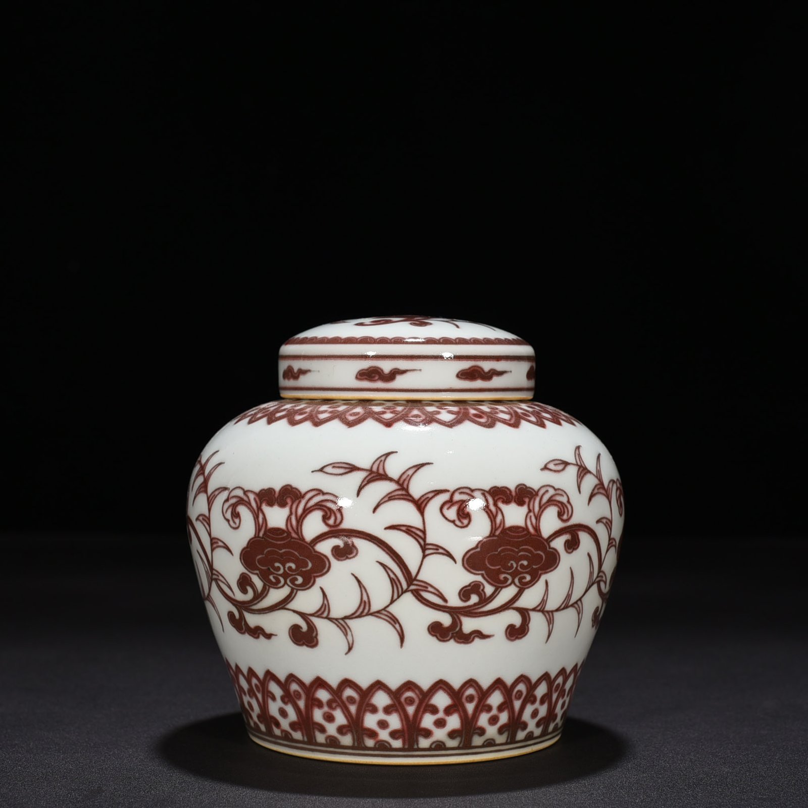 Ming Dynasty Chenghua underglaze red ganoderma Tianzi jar