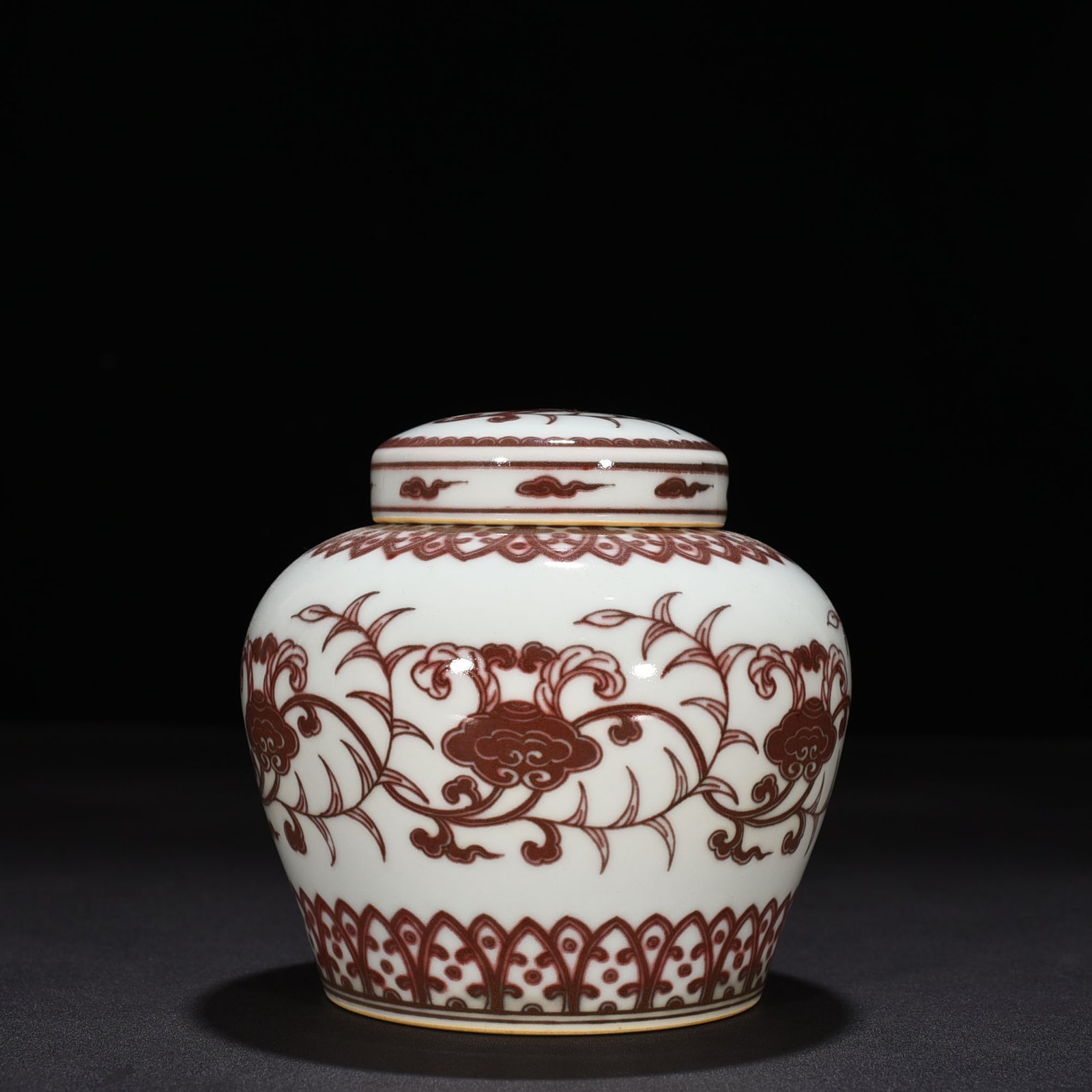 Ming Dynasty Chenghua underglaze red ganoderma Tianzi jar