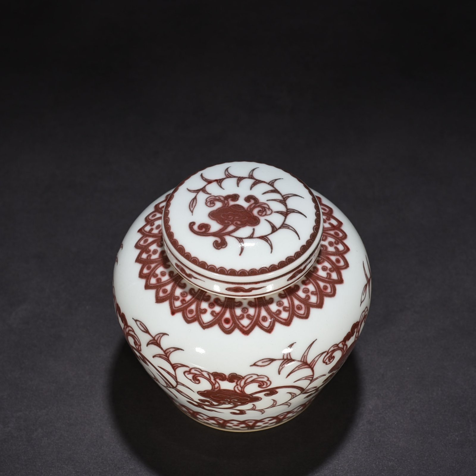 Ming Dynasty Chenghua underglaze red ganoderma Tianzi jar