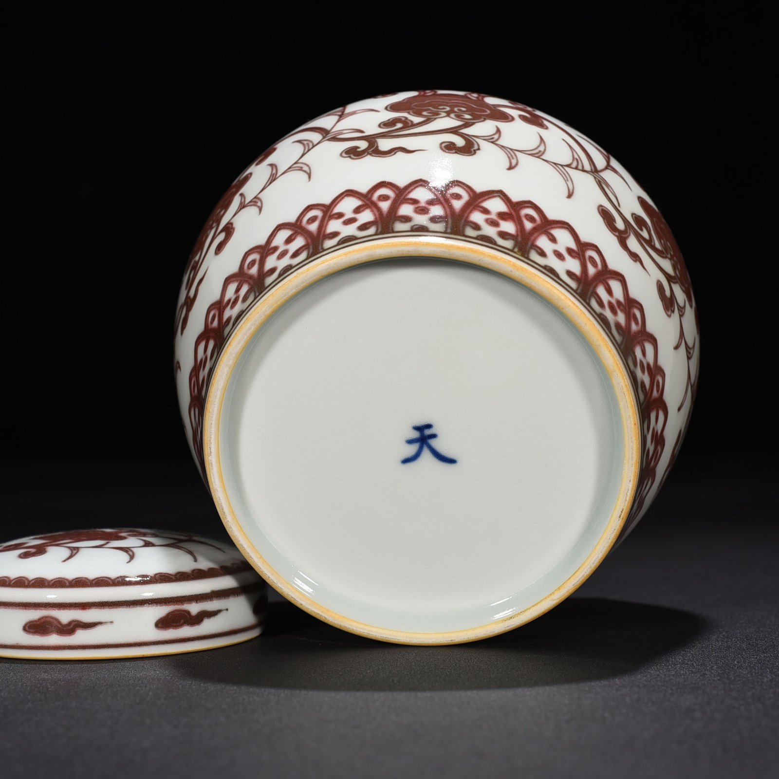Ming Dynasty Chenghua underglaze red ganoderma Tianzi jar