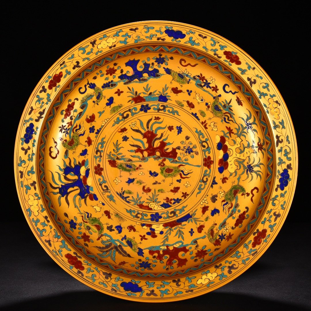 Ming Dynasty Chenghua Jindi colorful family portrait with chicken folded edge plate