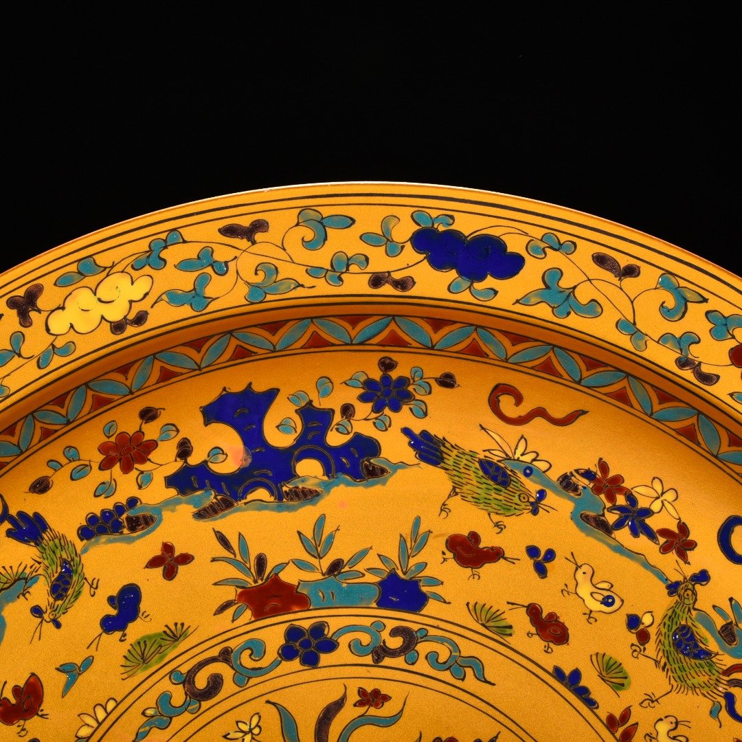 Ming Dynasty Chenghua Jindi colorful family portrait with chicken folded edge plate