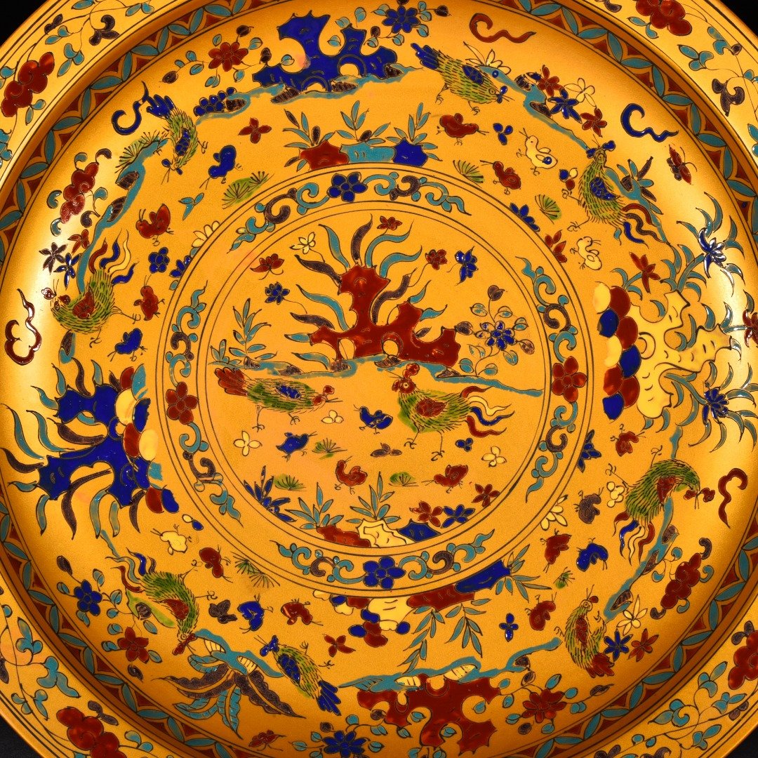 Ming Dynasty Chenghua Jindi colorful family portrait with chicken folded edge plate