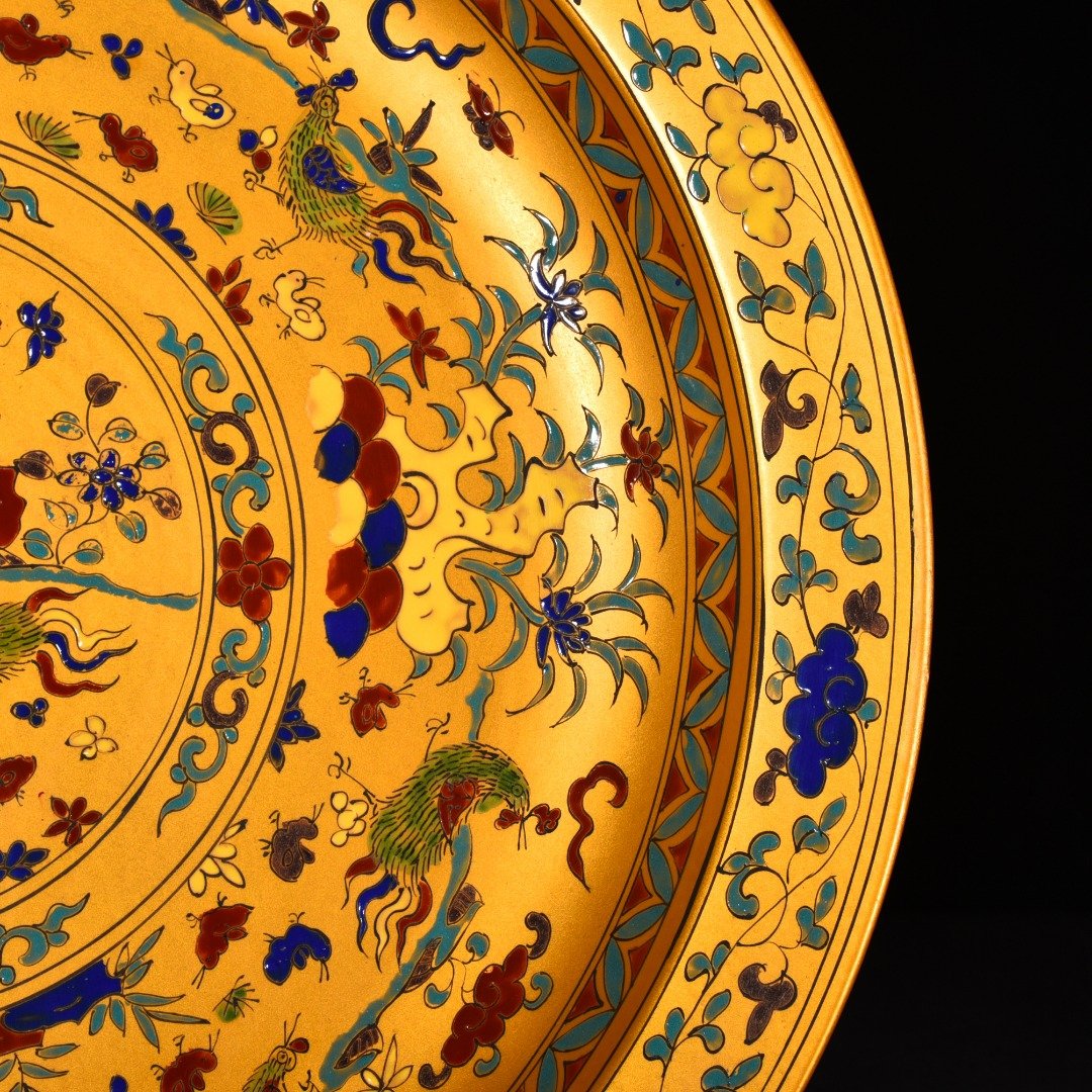 Ming Dynasty Chenghua Jindi colorful family portrait with chicken folded edge plate