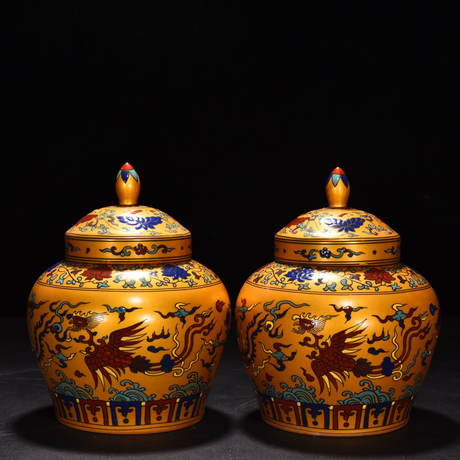 Ming Dynasty Chenghua Jindi colorful phoenix top lid jar