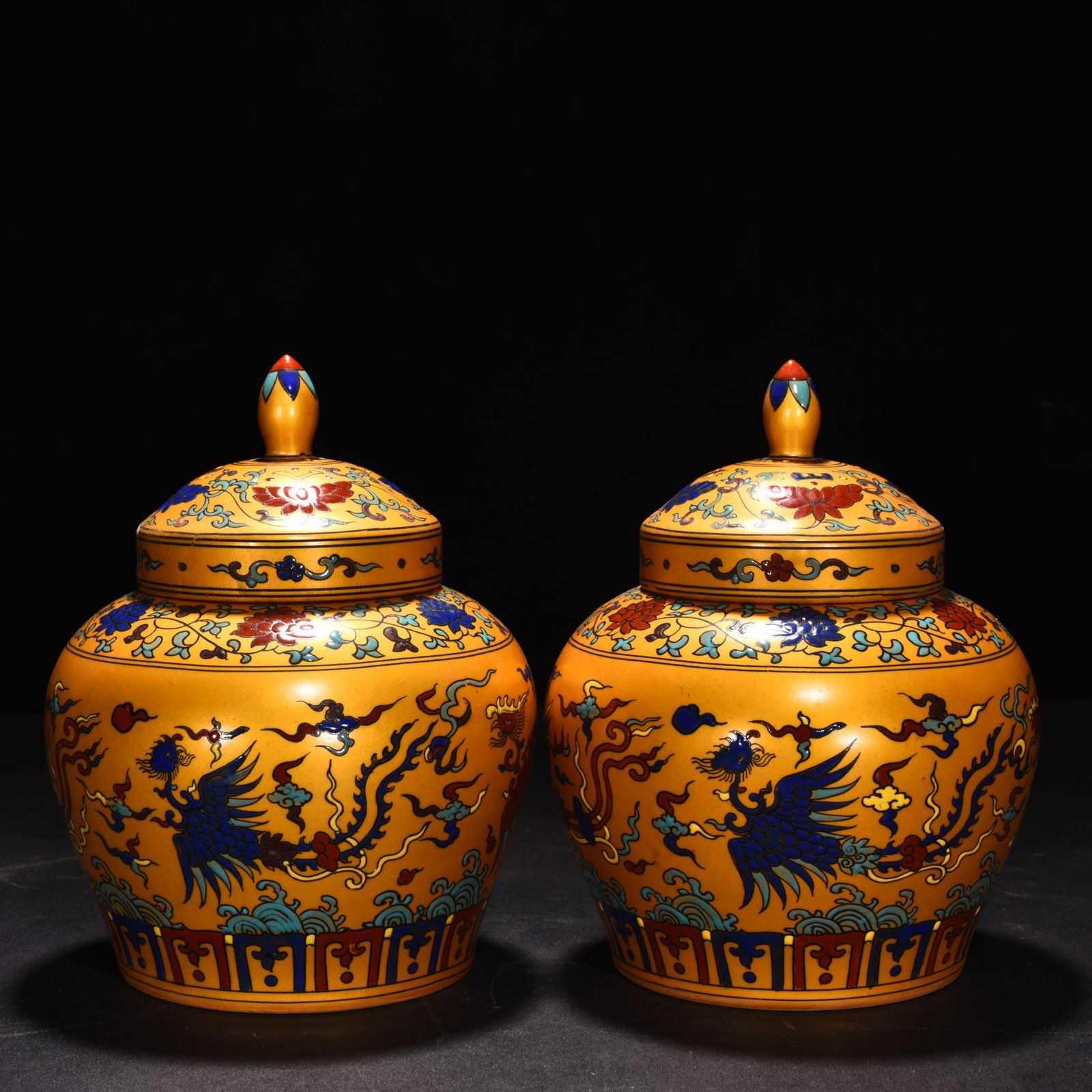 Ming Dynasty Chenghua Jindi colorful phoenix top lid jar