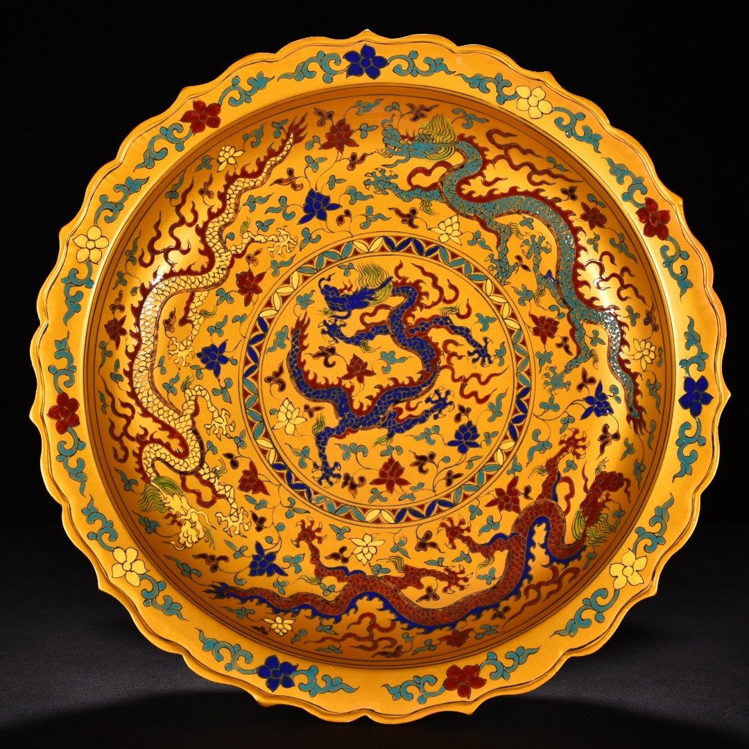 Ming Dynasty Chenghua gold-plated colorful purple dragon rhombus edge folding plate