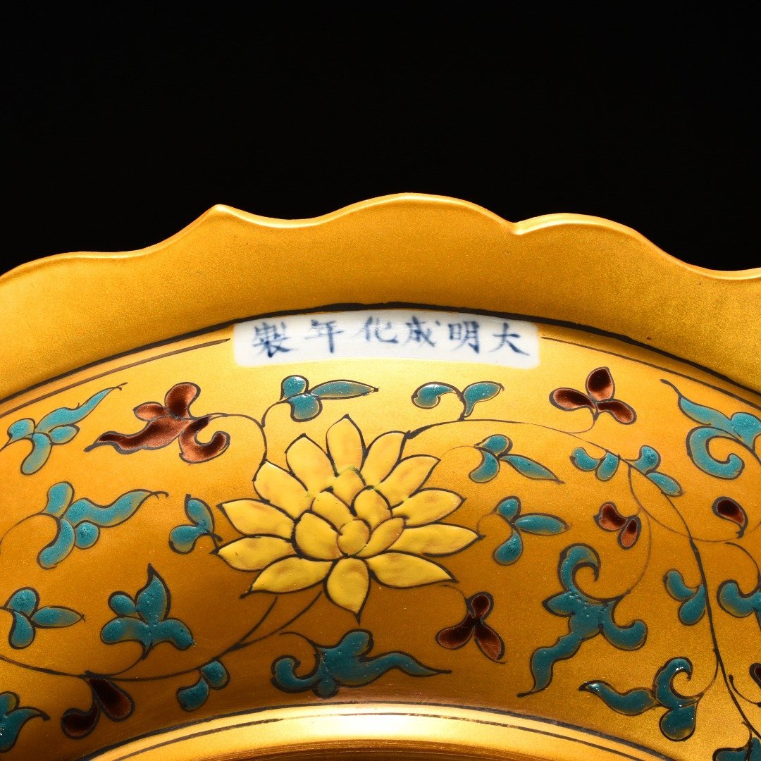 Ming Dynasty Chenghua gold-plated colorful purple dragon rhombus edge folding plate