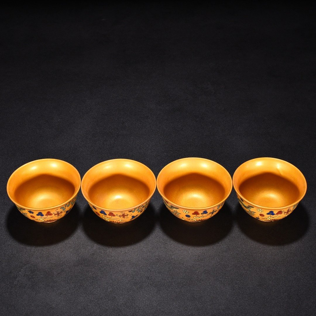 Ming Dynasty Chenghua Jindi colorful lotus pond and mandarin duck set pot
