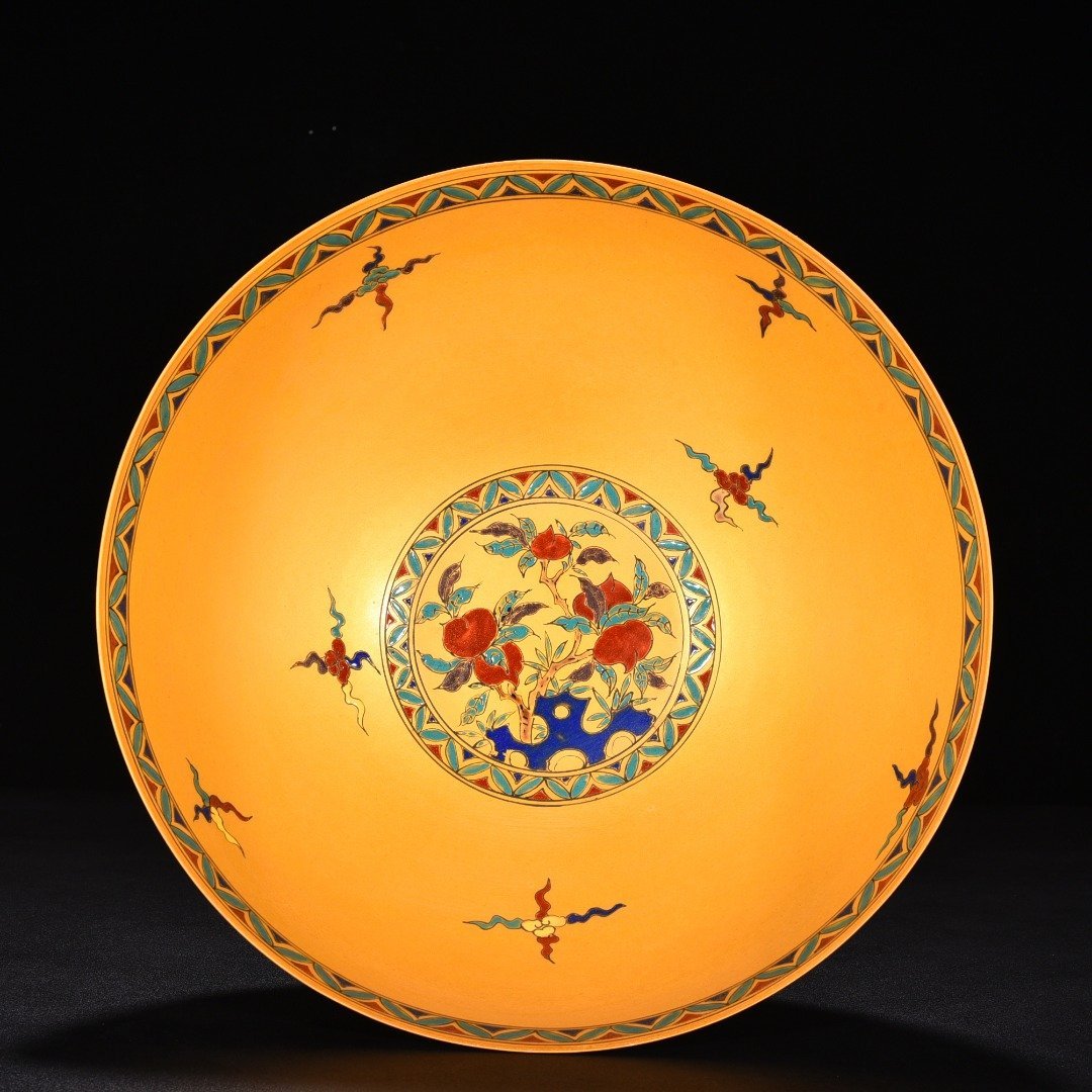 Ming Dynasty Chenghua Jindi colorful Xiao He chasing Han Xin under the moon bowl