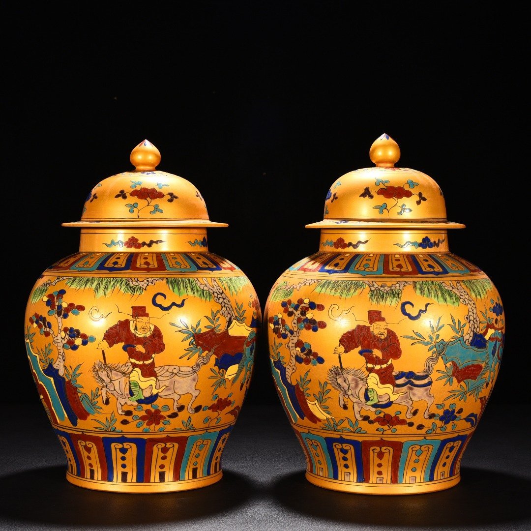 Ming Dynasty Chenghua Golden Land Colorful Covered Jar