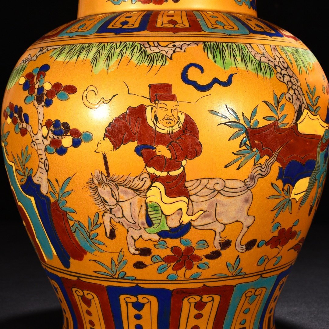 Ming Dynasty Chenghua Golden Land Colorful Covered Jar
