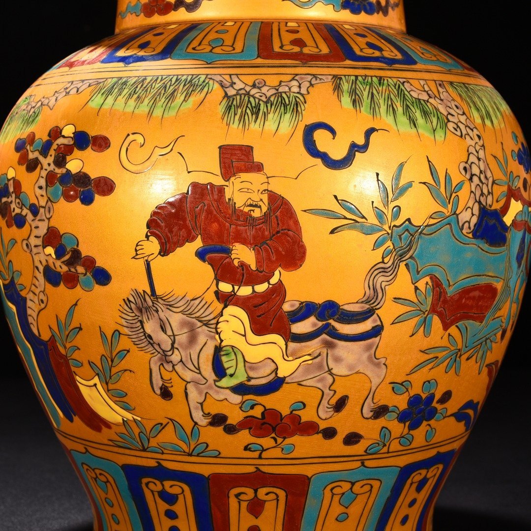 Ming Dynasty Chenghua Golden Land Colorful Covered Jar
