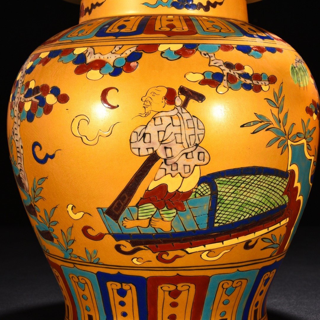 Ming Dynasty Chenghua Golden Land Colorful Covered Jar