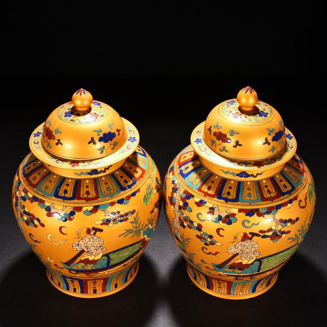 Ming Dynasty Chenghua Golden Land Colorful Covered Jar