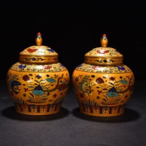 Ming Dynasty Chenghua Jindi colorful fish and algae top lid jar
