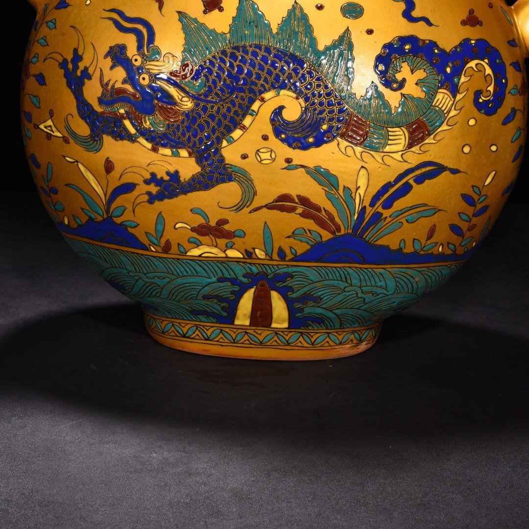 Ming Dynasty Chenghua Jindi multicolored fish dragon and phoenix head pot