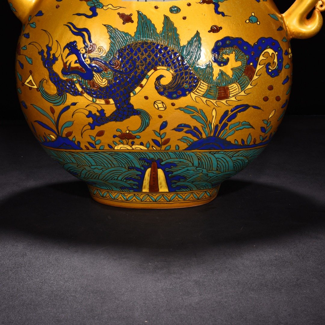 Ming Dynasty Chenghua Jindi multicolored fish dragon and phoenix head pot