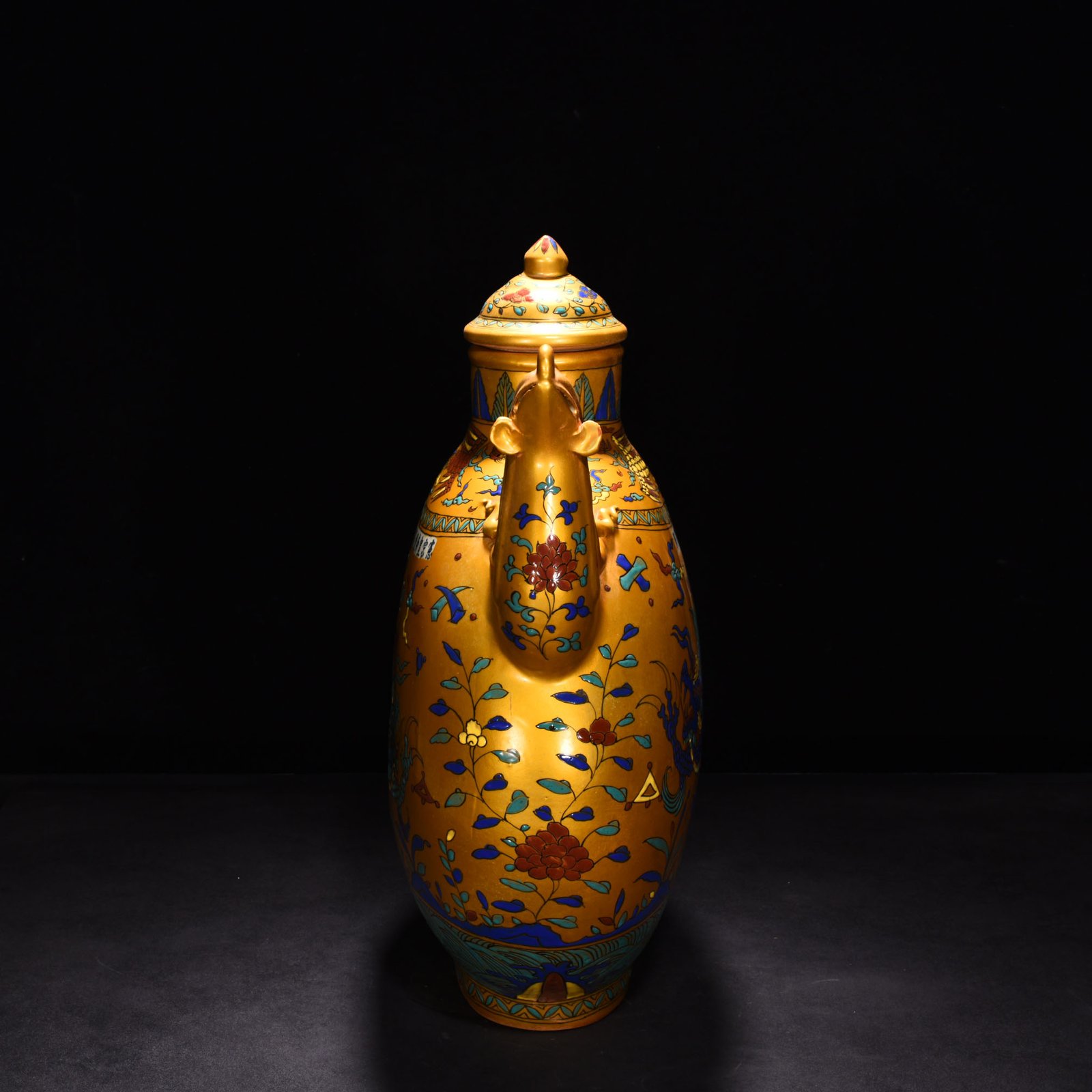 Ming Dynasty Chenghua Jindi multicolored fish dragon and phoenix head pot