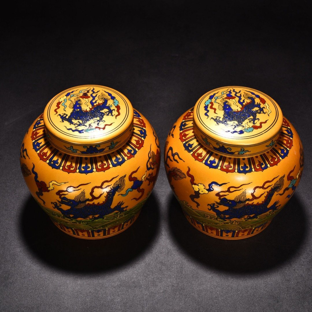 Ming Dynasty Chenghua Jindi colorful unicorn animal lid jar