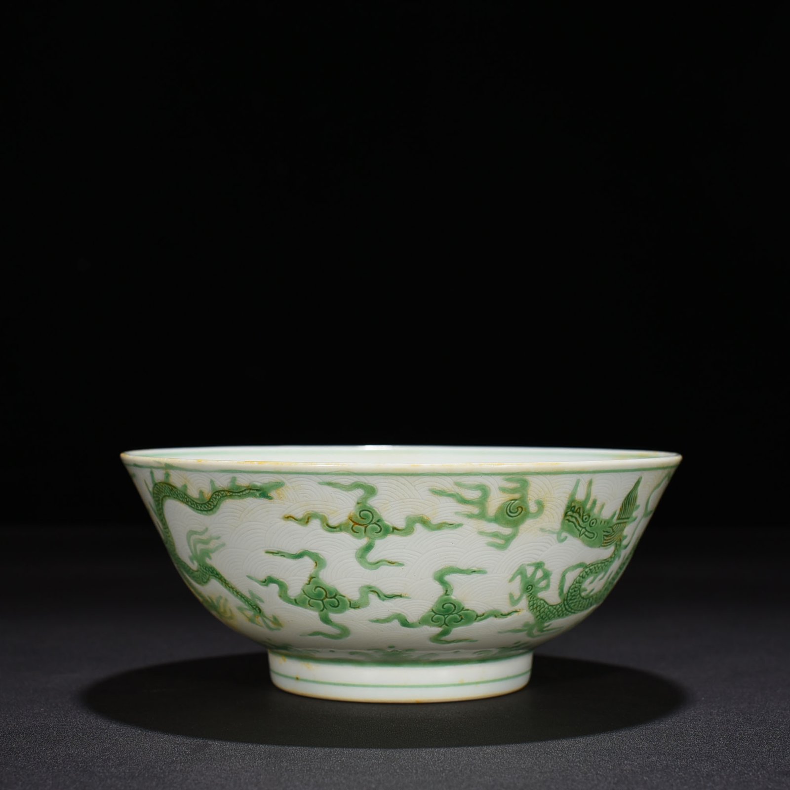 Ming Dynasty Chenghua carved seawater green dragon bowl