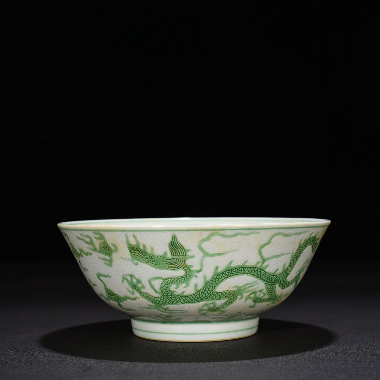 Ming Dynasty Chenghua carved seawater green dragon bowl