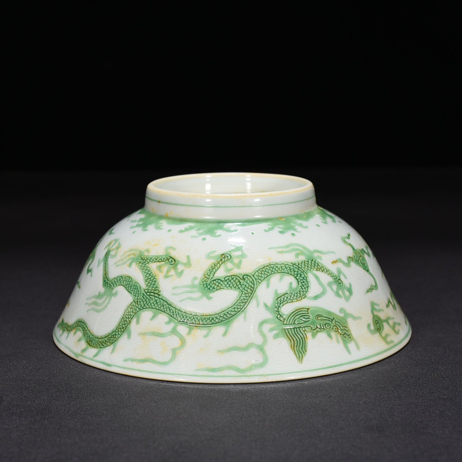 Ming Dynasty Chenghua carved seawater green dragon bowl