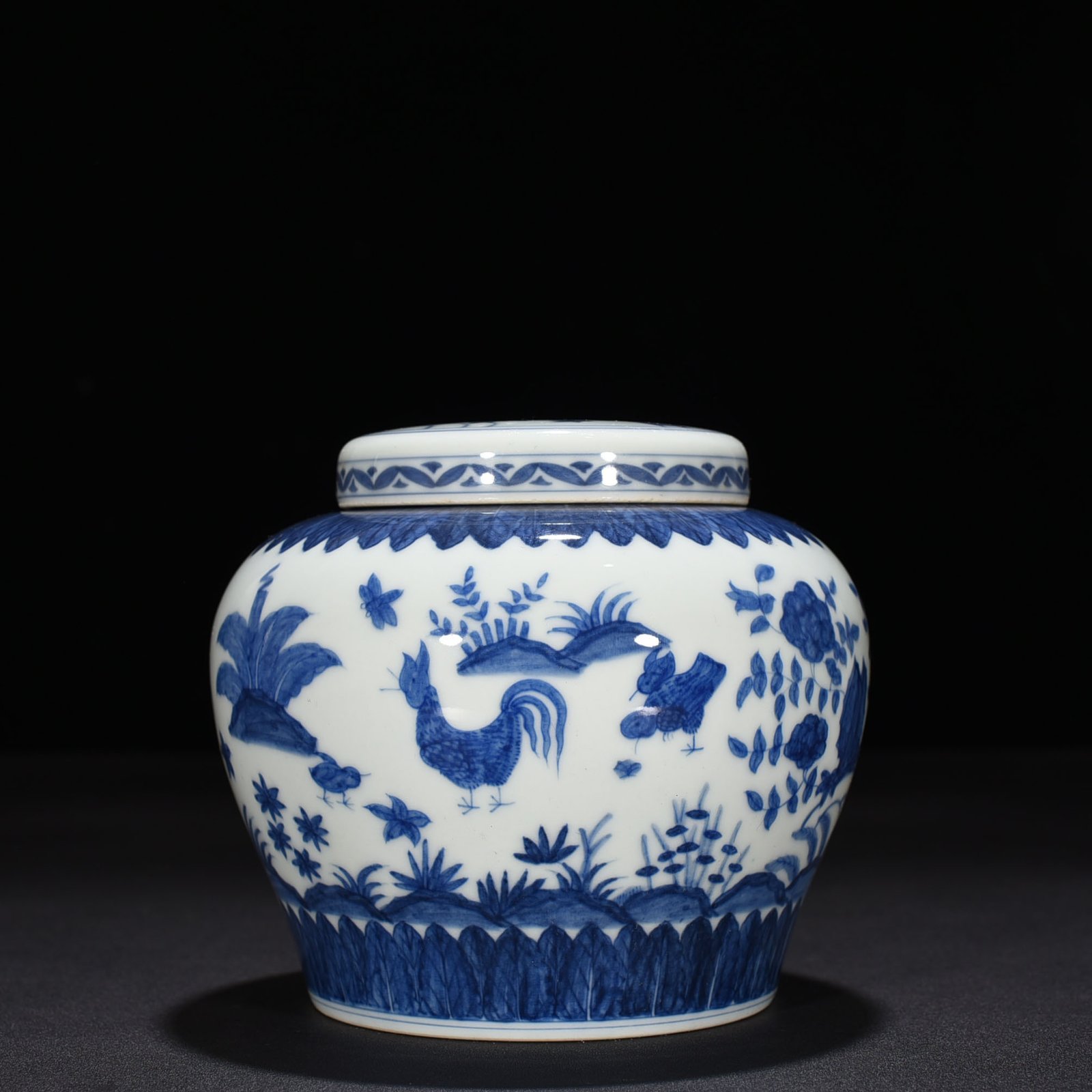 Ming Dynasty Chenghua blue and white family portrait hen Tianzi jar