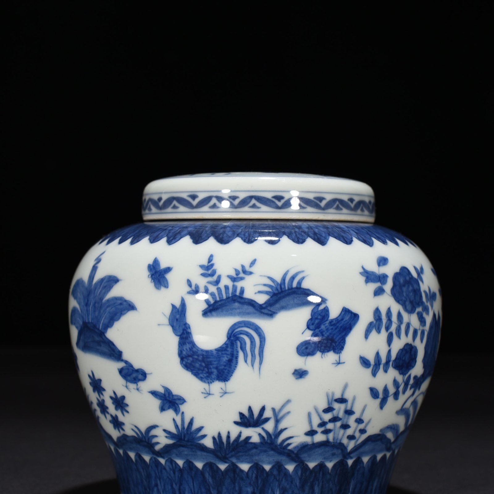 Ming Dynasty Chenghua blue and white family portrait hen Tianzi jar