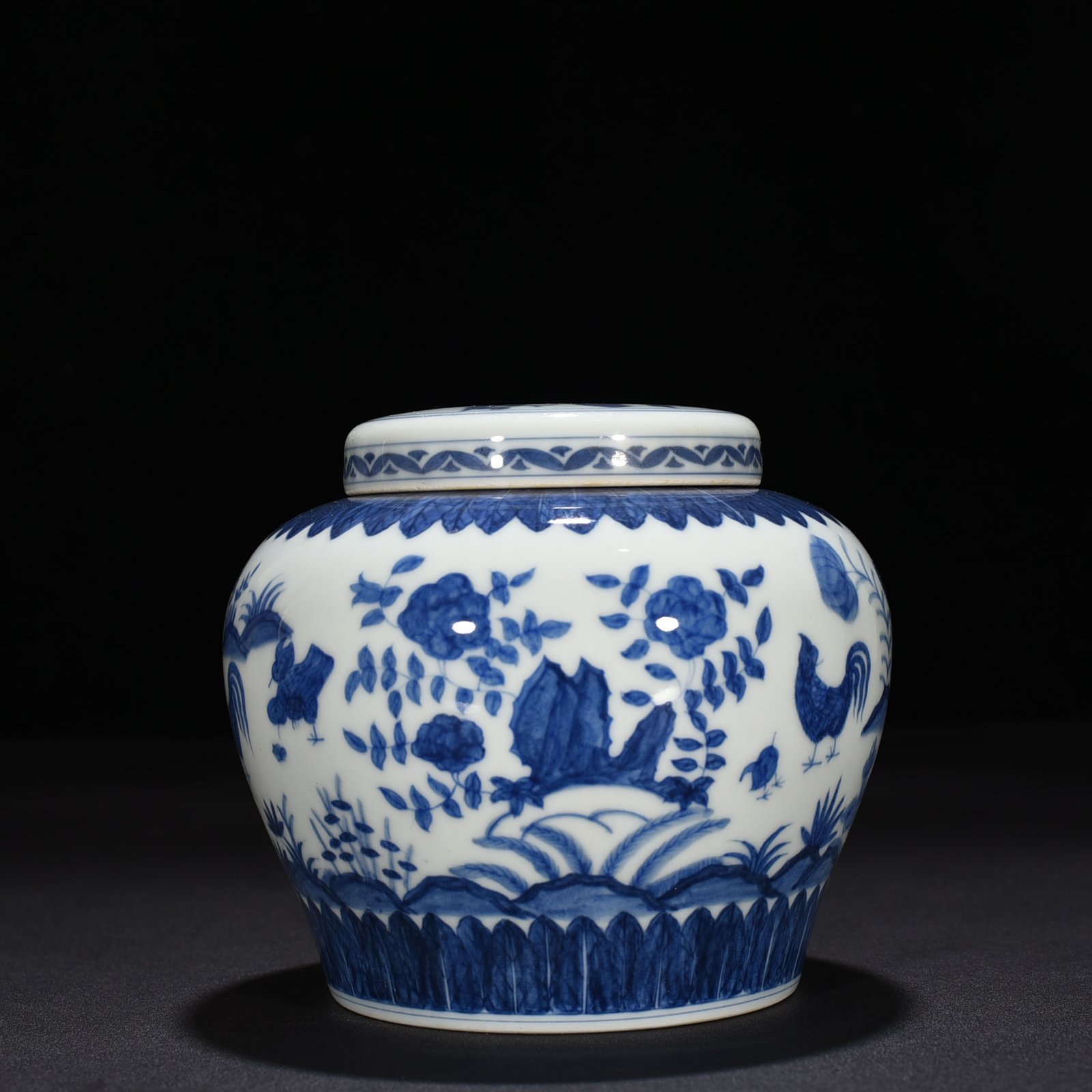 Ming Dynasty Chenghua blue and white family portrait hen Tianzi jar
