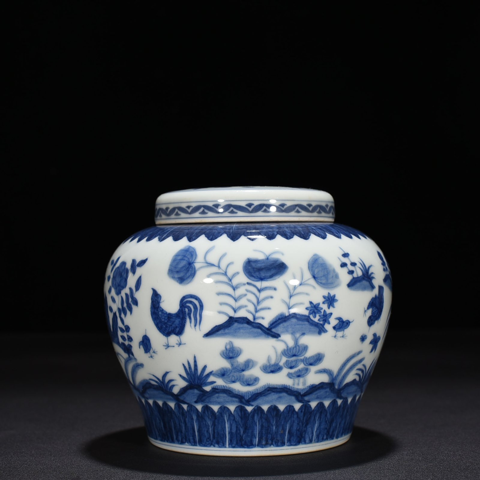 Ming Dynasty Chenghua blue and white family portrait hen Tianzi jar