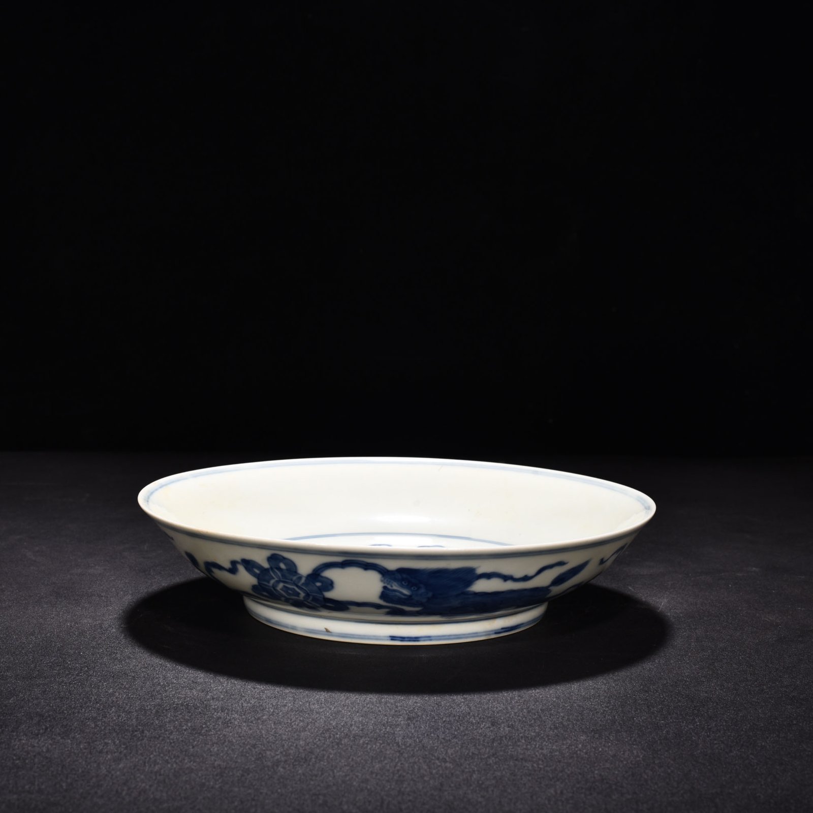 Ming Dynasty Chenghua blue and white double lion hydrangea dish