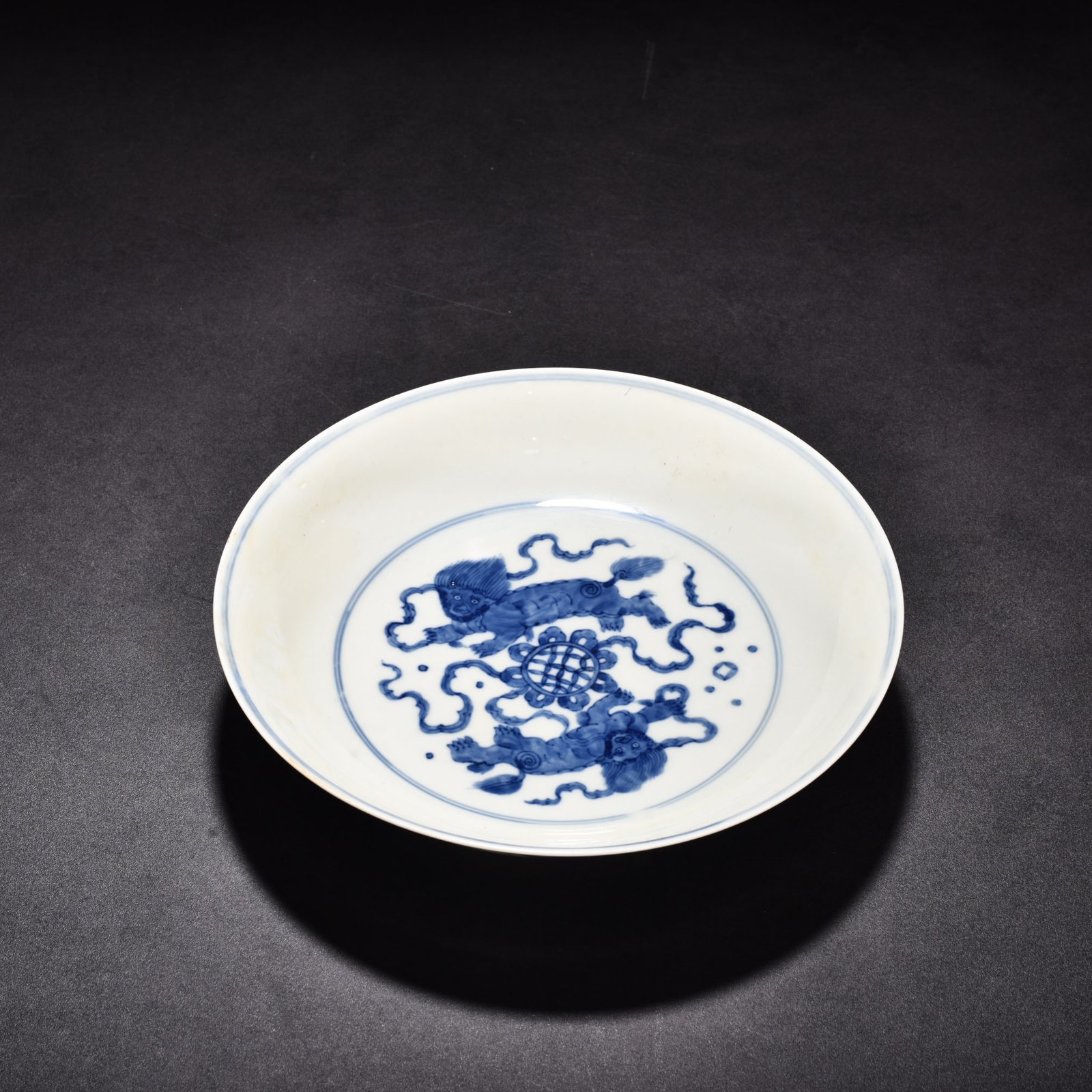 Ming Dynasty Chenghua blue and white double lion hydrangea dish