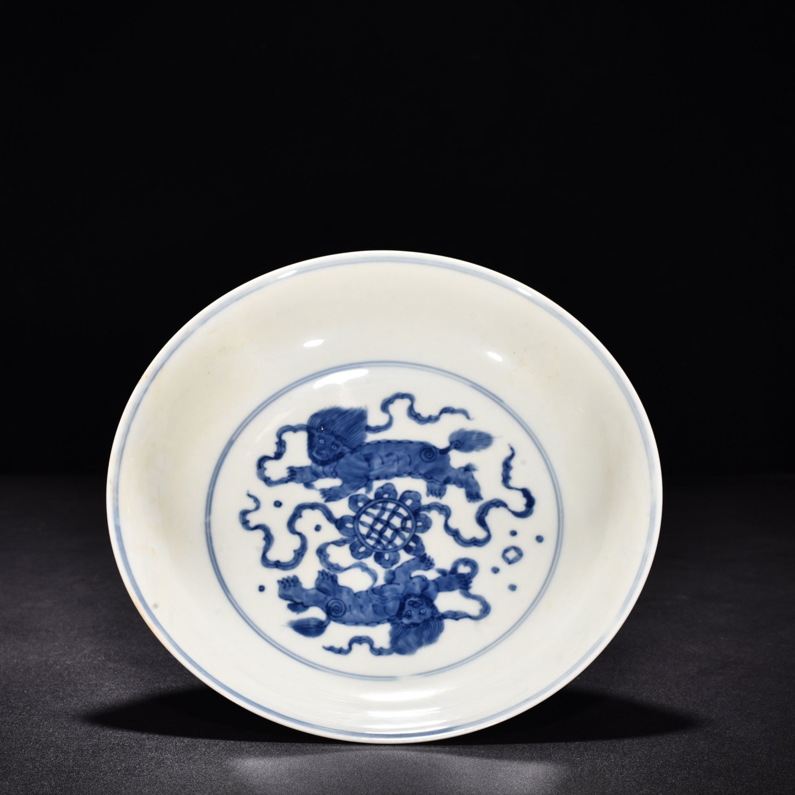 Ming Dynasty Chenghua blue and white double lion hydrangea dish