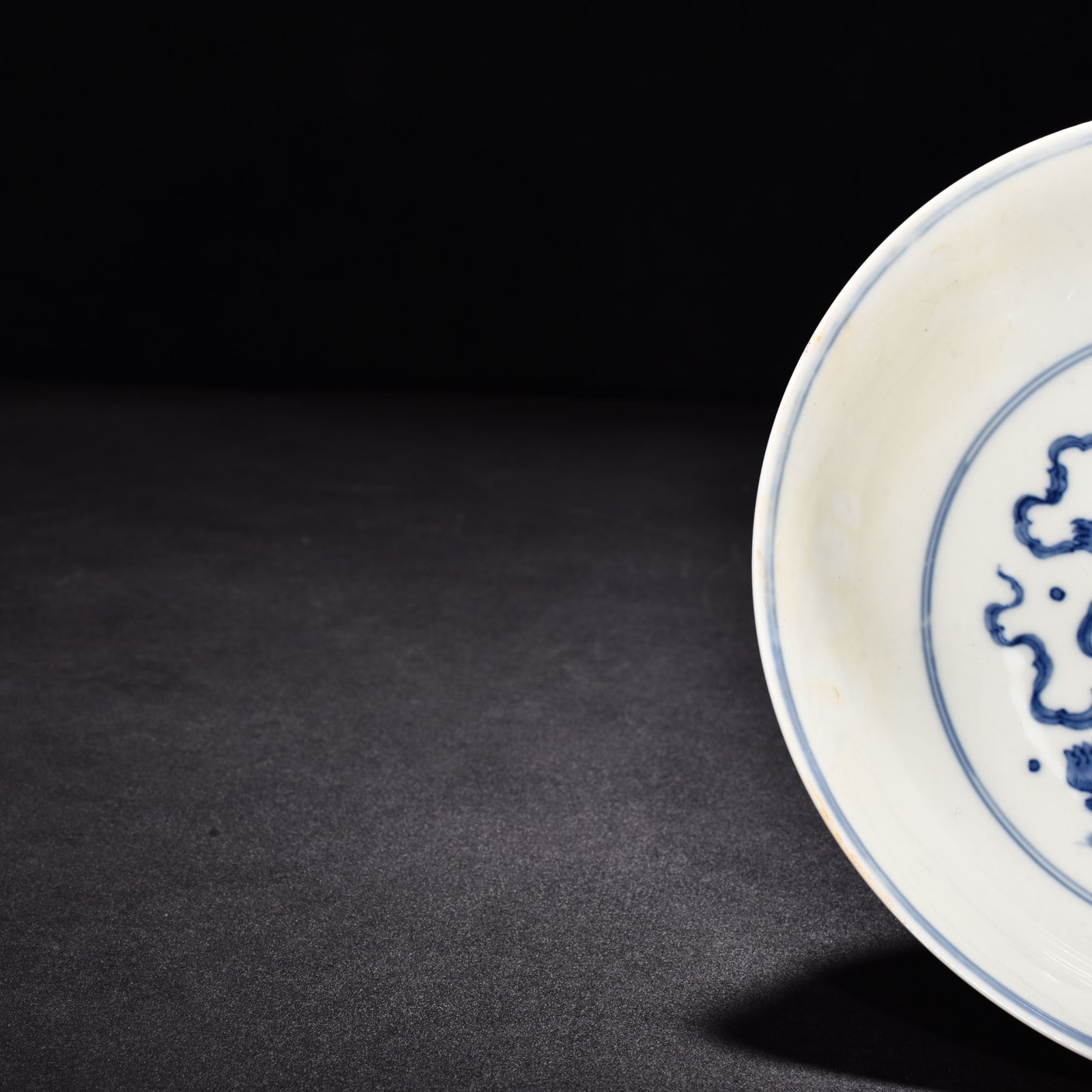 Ming Dynasty Chenghua blue and white double lion hydrangea dish