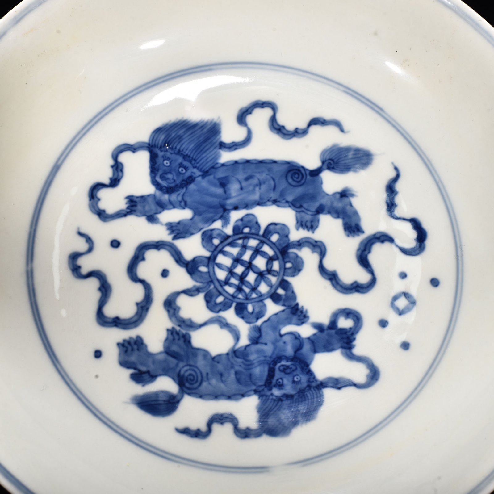 Ming Dynasty Chenghua blue and white double lion hydrangea dish