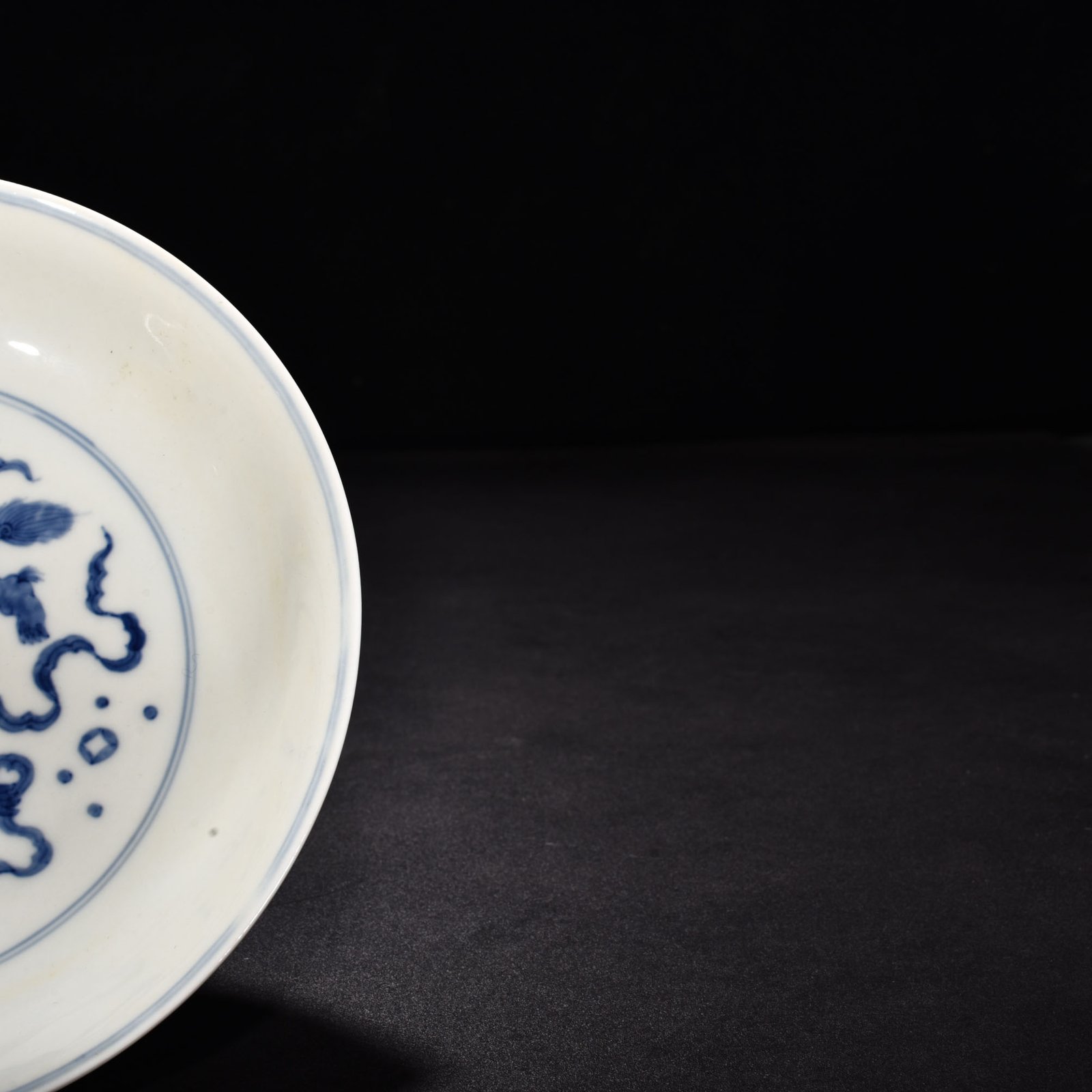 Ming Dynasty Chenghua blue and white double lion hydrangea dish