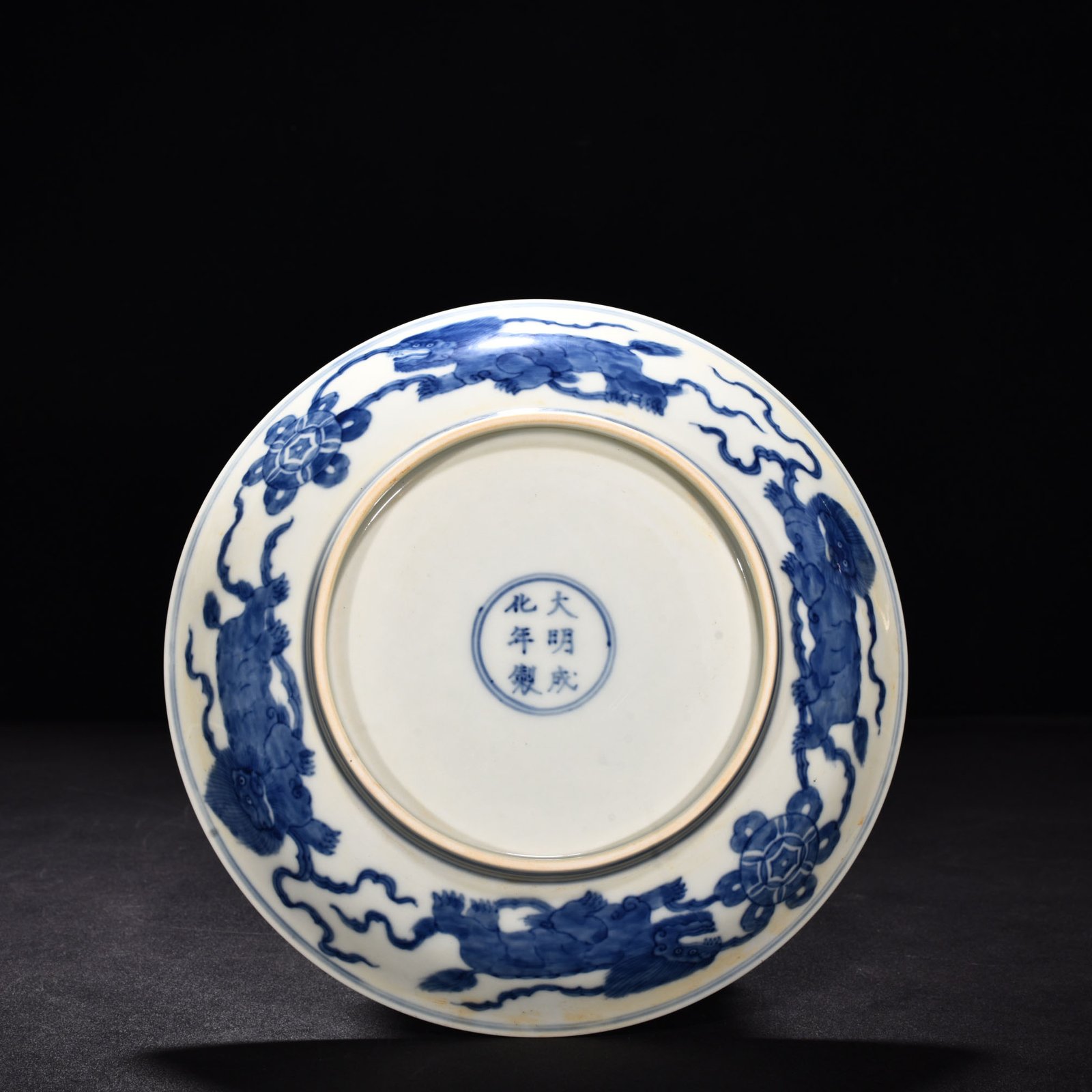 Ming Dynasty Chenghua blue and white double lion hydrangea dish