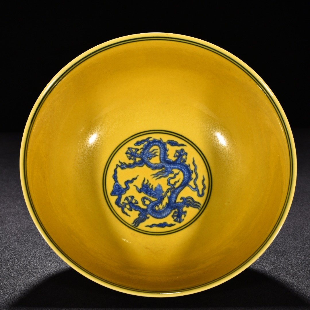 Ming Dynasty Chenghua blue and white delicate yellow glaze five-dragon bowl