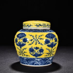 Ming Dynasty Chenghua blue and white delicate yellow glaze butterfly love flower lid jar