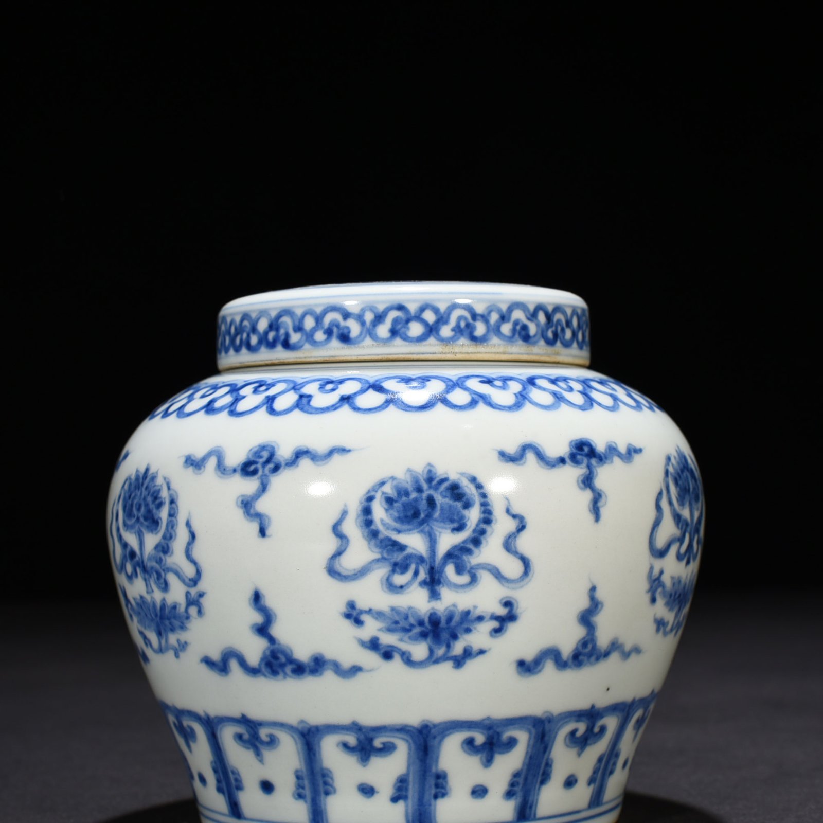 Ming Dynasty Chenghua blue and white Baoxiang Tianzi jar