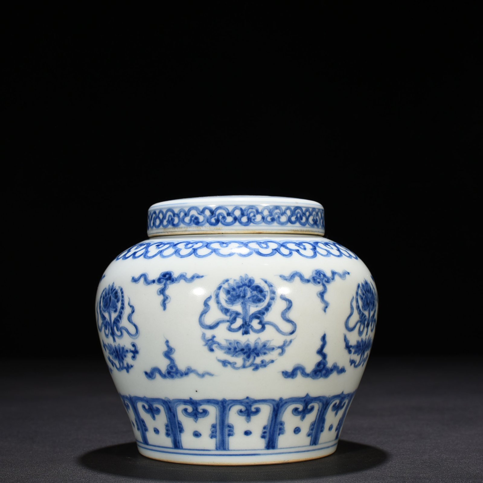 Ming Dynasty Chenghua blue and white Baoxiang Tianzi jar