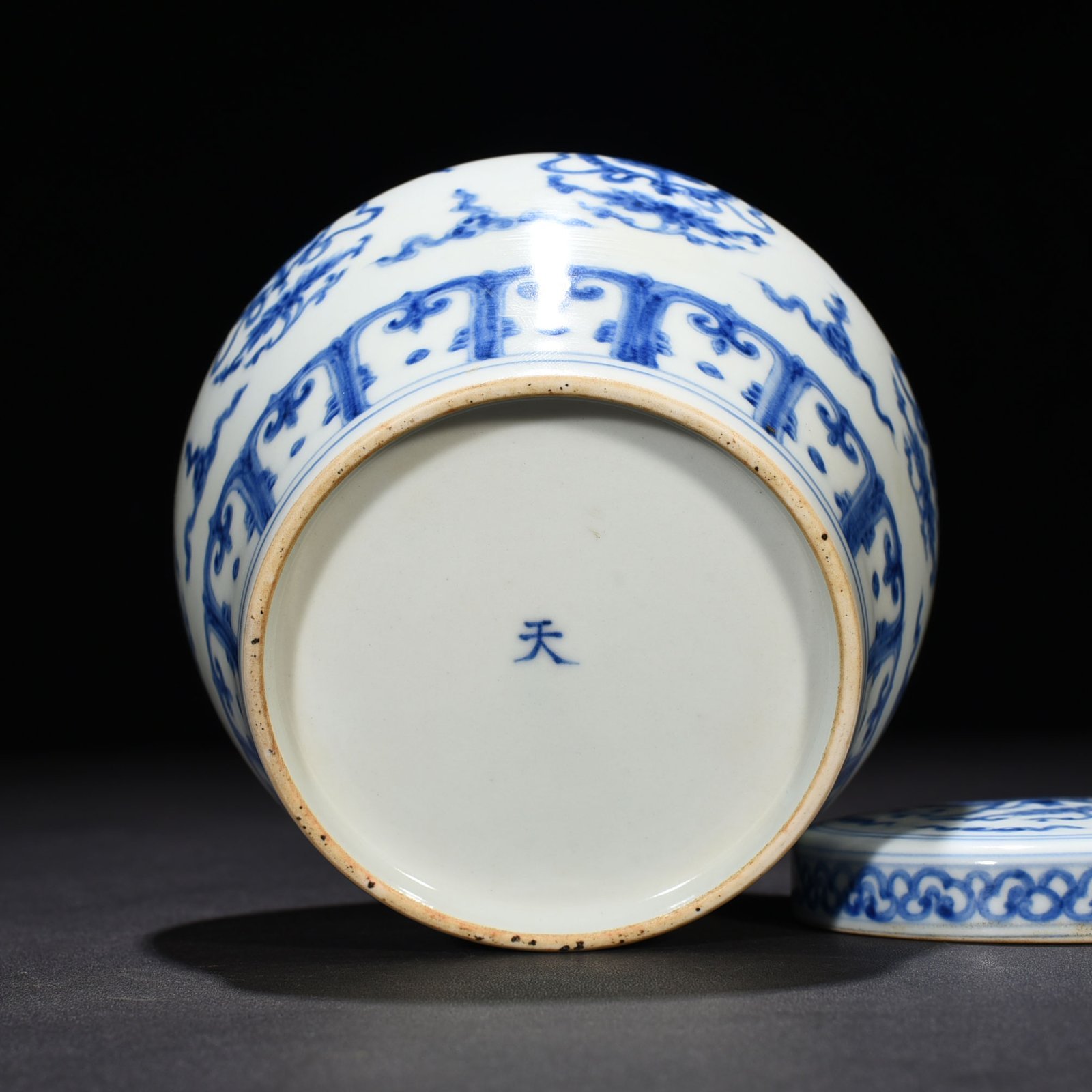 Ming Dynasty Chenghua blue and white Baoxiang Tianzi jar