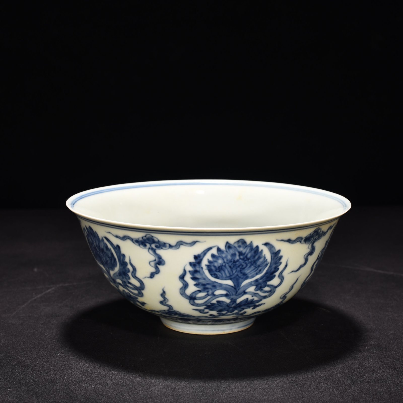 Ming Dynasty Chenghua blue and white elephant and flower palace bowl