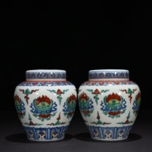 Ming Dynasty Chenghua blue and white Doucai Baoxiang lid jar
