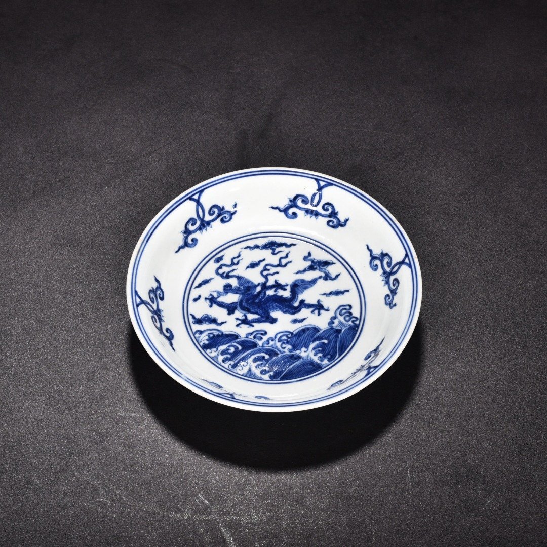 Ming Dynasty Chenghua blue and white sea animal plate