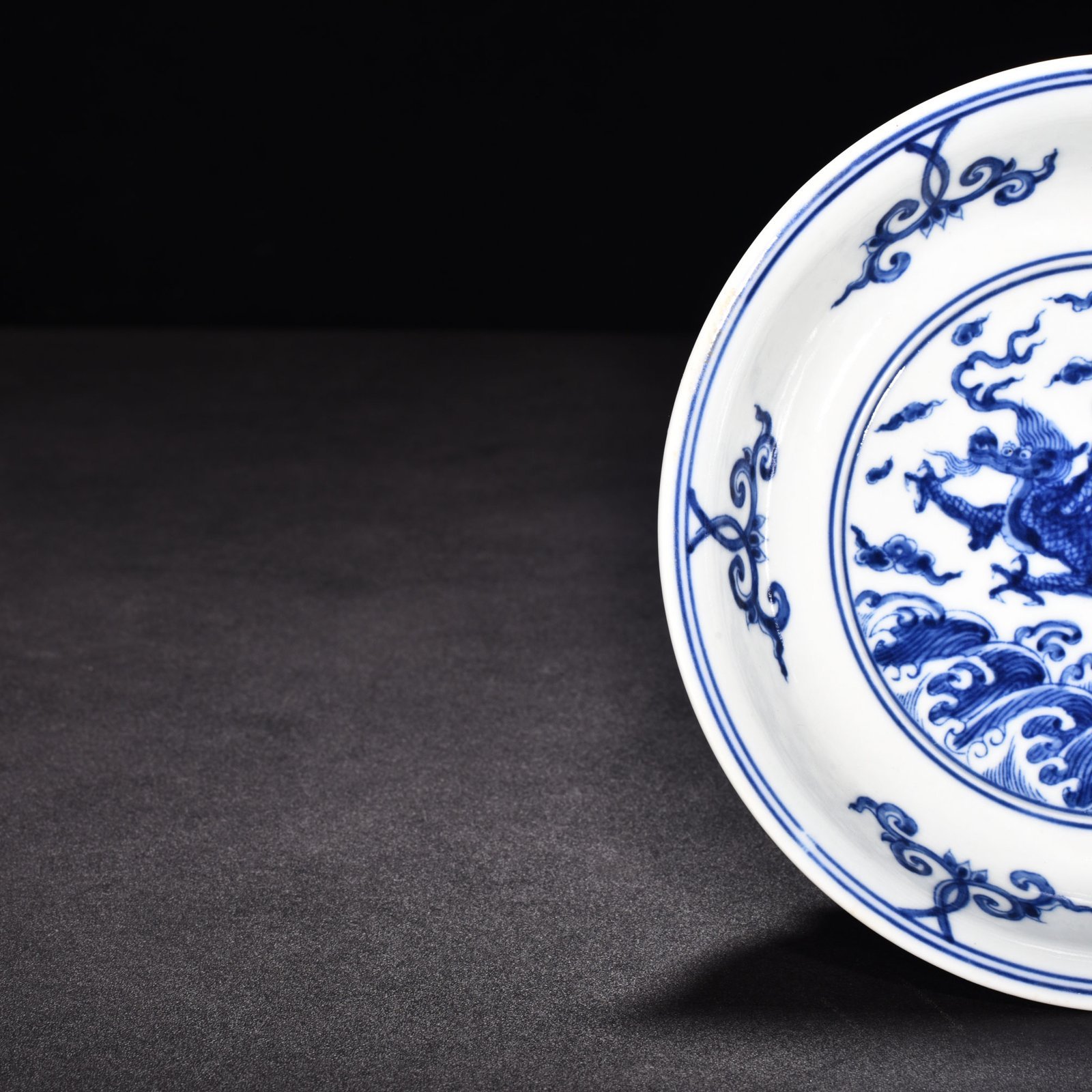 Ming Dynasty Chenghua blue and white sea animal plate