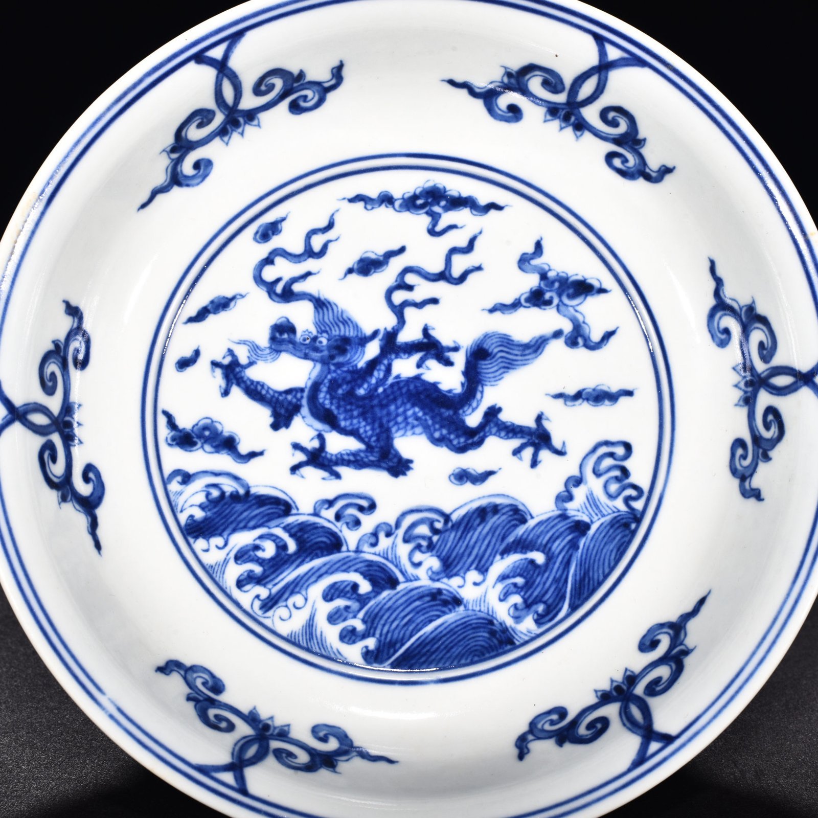 Ming Dynasty Chenghua blue and white sea animal plate