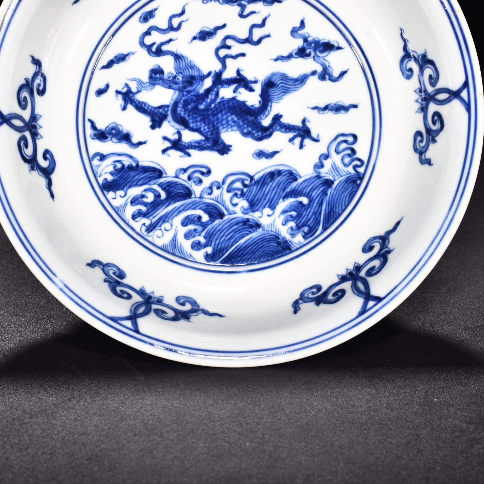 Ming Dynasty Chenghua blue and white sea animal plate