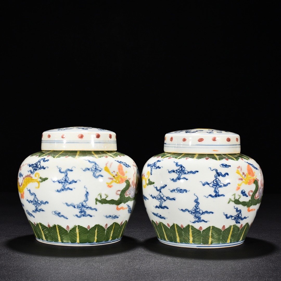 Ming Dynasty Chenghua blue and white enamel jar with colorful pterodactyl